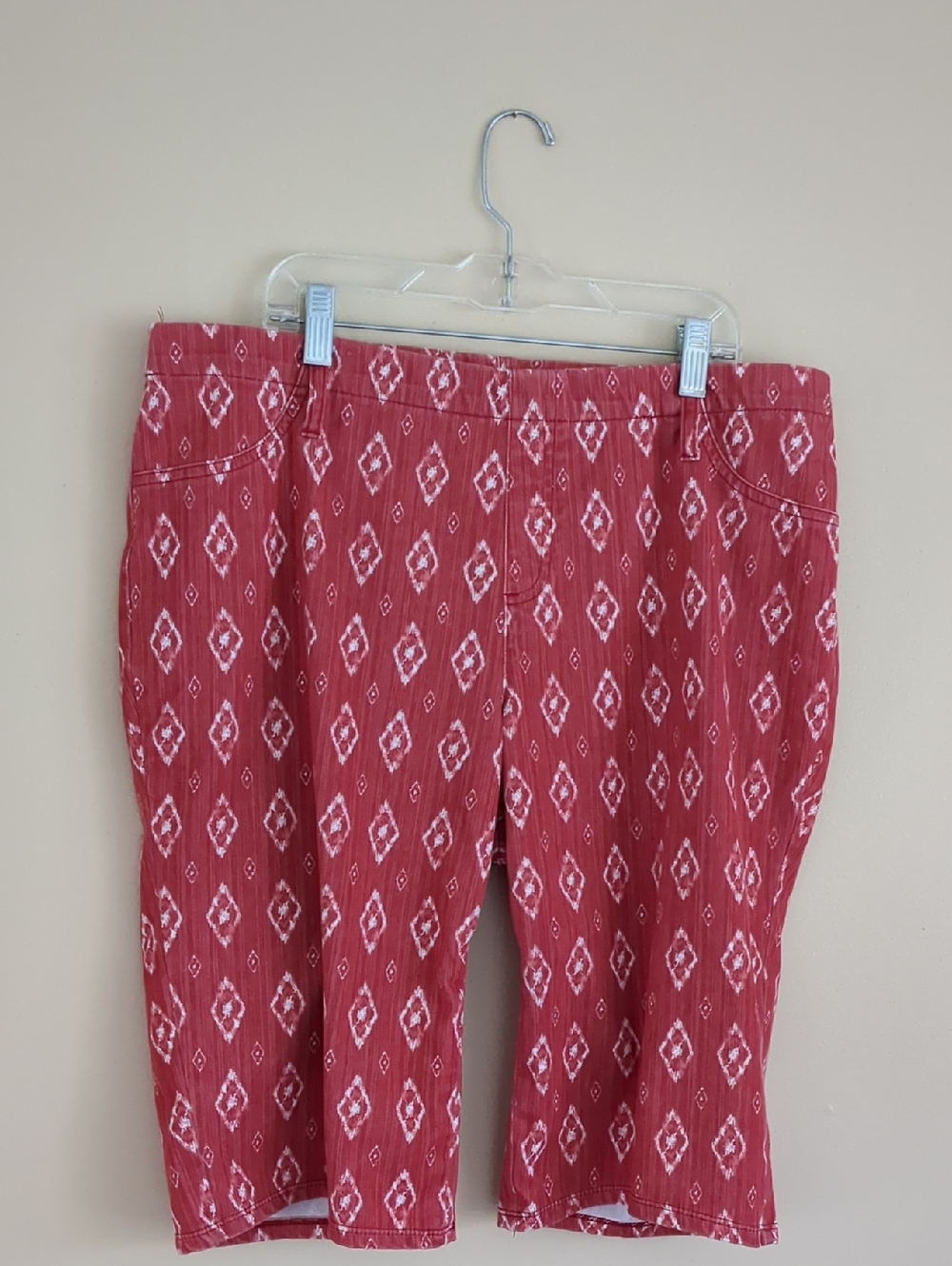 XL Faded Glory Shorts Modest Red Ikat